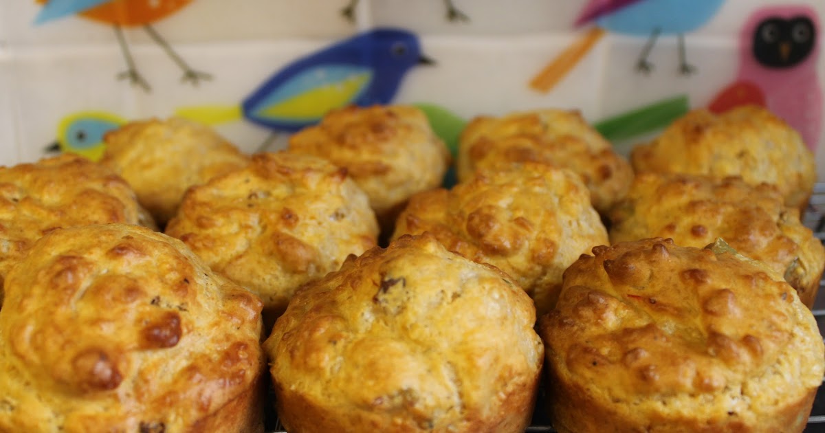We Don't Eat Anything With A Face: Savoury Cheese Muffins