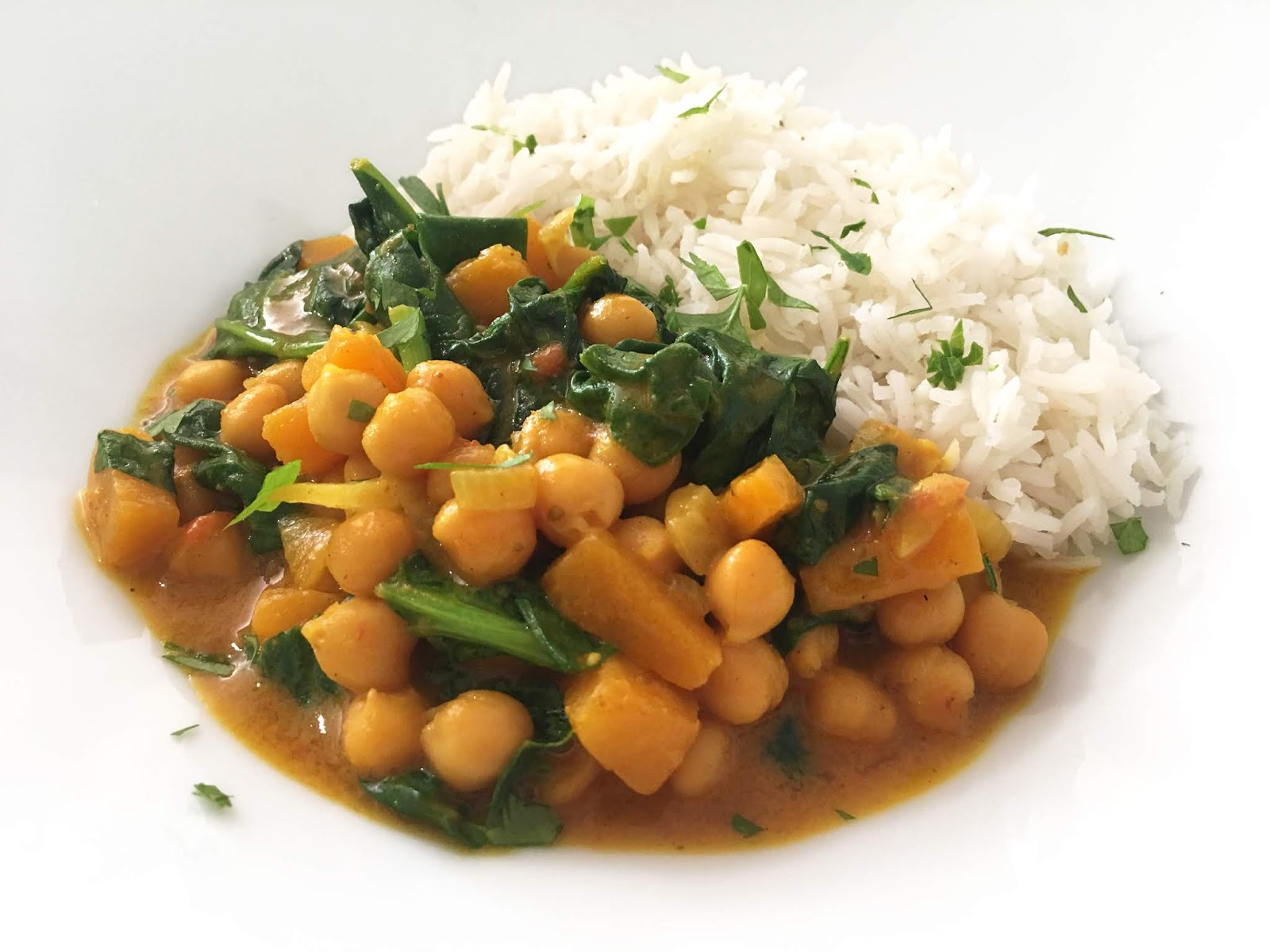 CURRY DE GARBANZOS, CALABAZA Y ESPINACAS / CUCHARA, CUCHILLO, TENEDOR
