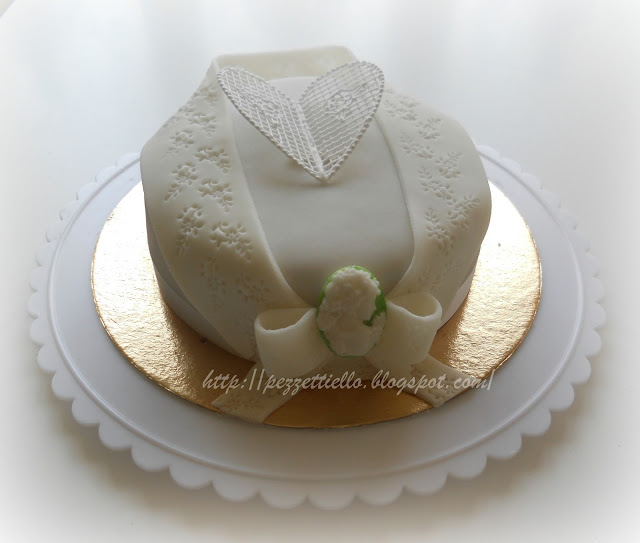 (PDZ-SAP) Torta elegante con cameo decorata in ghiaccia reale pizzo