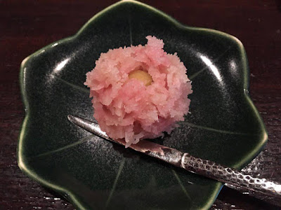 Wagashi - deser z czerwonej fasoli