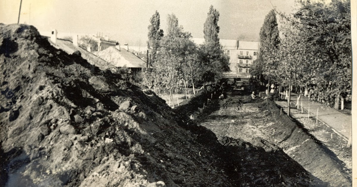 День работника архива. Горловка старые улицы. Горловка проспект хрущева. Горловка 1990 год. Архив горловка.