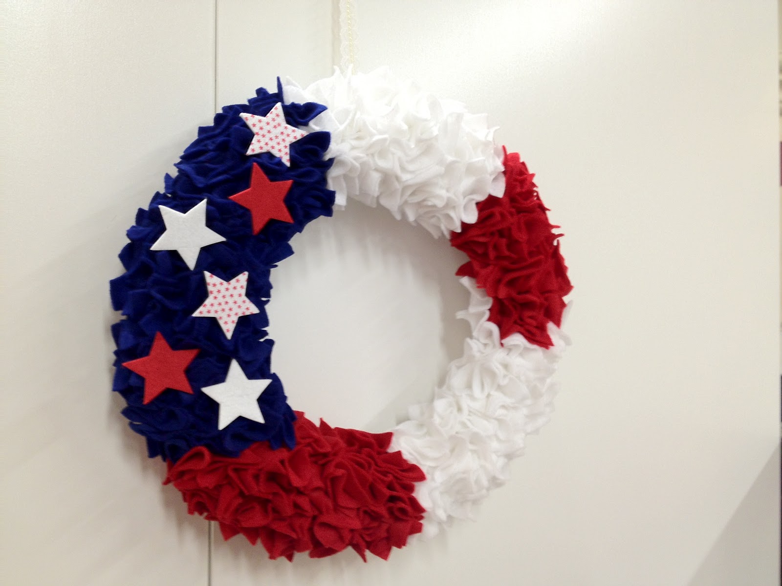 2 Paw Prints Red, white and blue wreath tutorial
