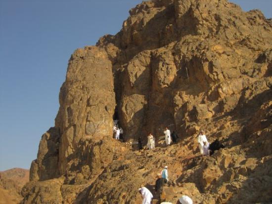 Makkah & Madina: Jabal-e-Uhud Cave (Uhad/Ohud/Ahad/Ahud Mountain)