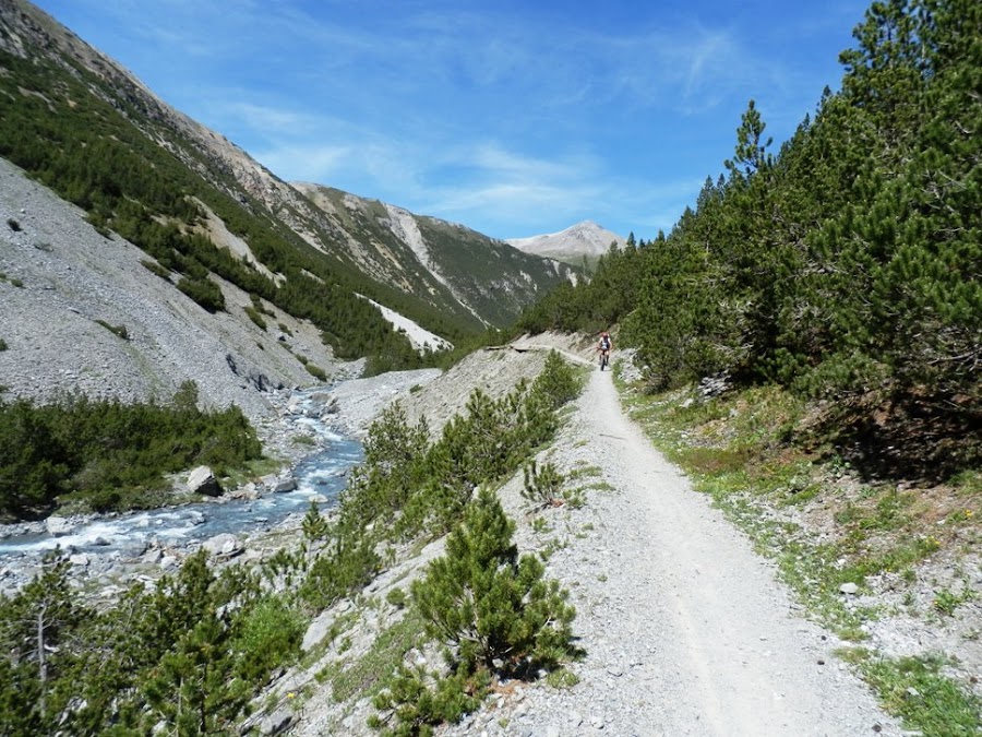 scharl-arnoga-suiza-italia-transalpes-en-btt-alpes