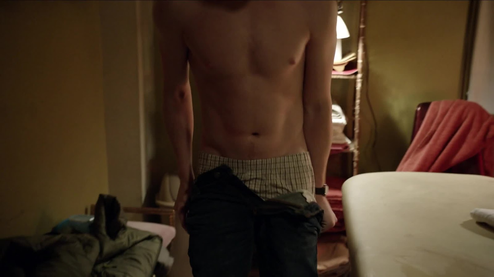 Cameron Monaghan - Shirtless in "Shameless USA" .