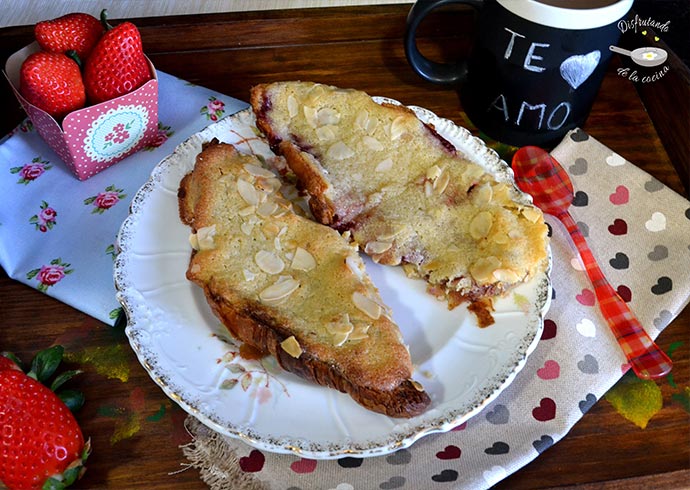 Bostock con croissants con mermelada de fresas o crema de chocolate y pasta de almendras (Desayuno romántico)