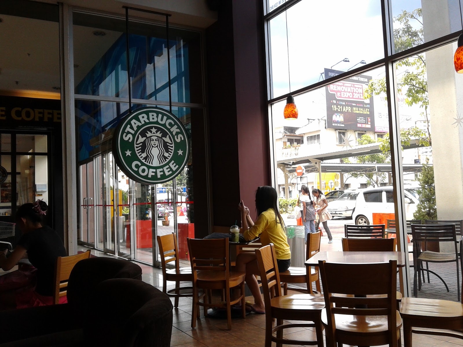 Preference of customers Starbucks Coffee v.s The Coffee