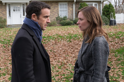 Image of Justin Theroux and Emily Blunt in The Girl on the Train