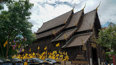 View of Wat Phan Tao from the outside