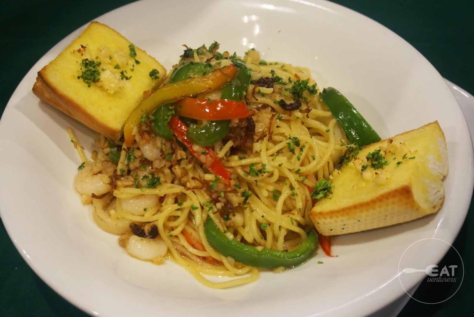 Review Don Henrico's still wows with pizza, pasta, and more