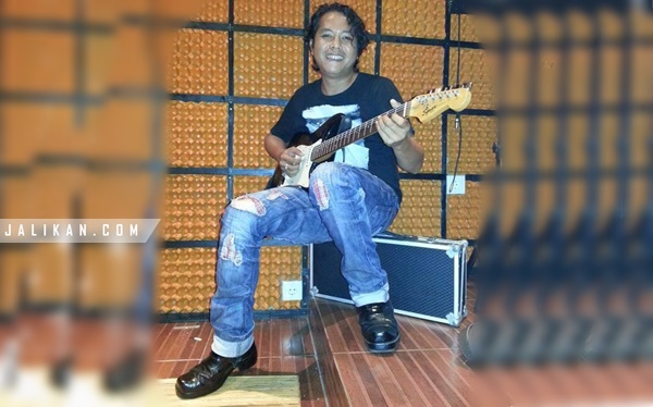 Lirik Lagu I Luh Bulan Ray Peni Jalikan Com