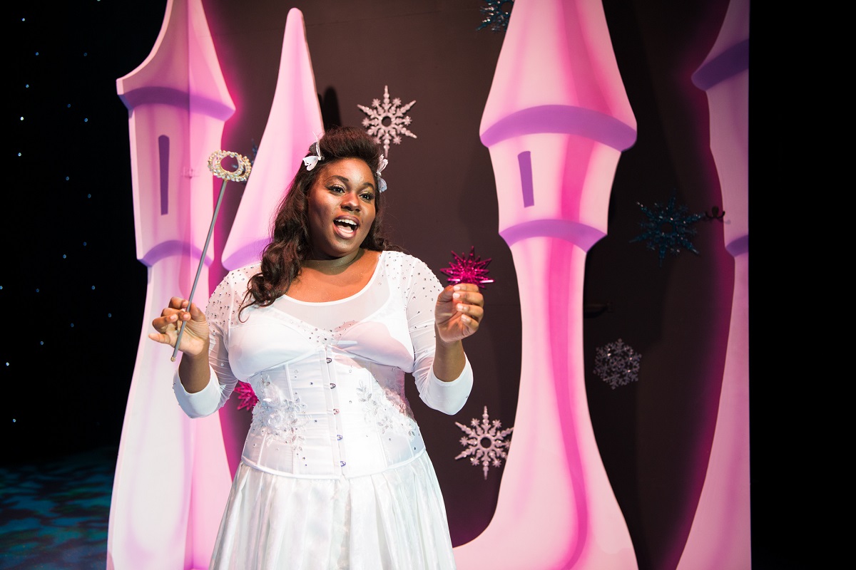 BWW Review A CINDERELLA CHRISTMAS Lythgoe Family Panto Scores Big
