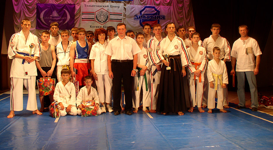 Показательные выступления по смешанным единоборствам