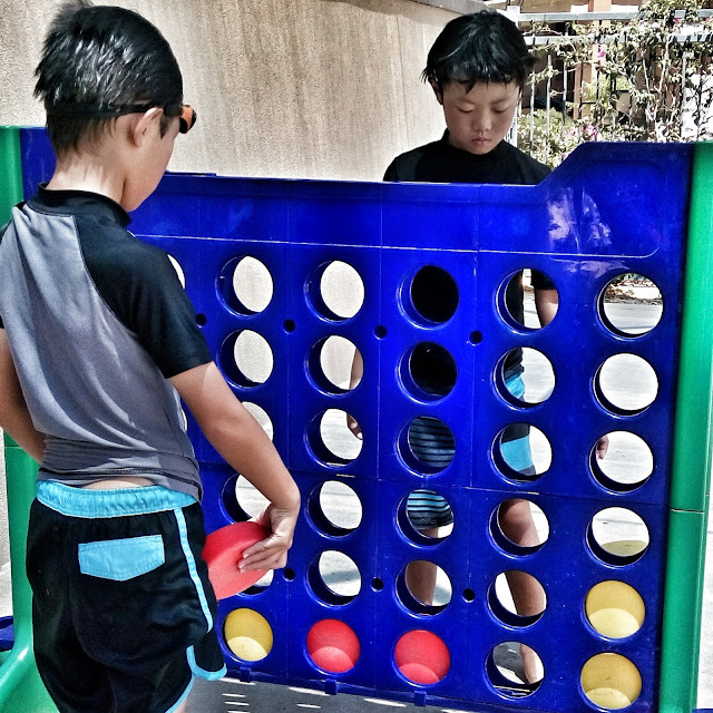 Marriott Shadow Ridge Marriot Shadow Ridge, Palm Desert in the Enclaves pool area playing life size connect four.