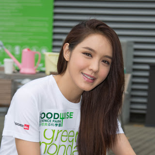 Ella Koon Chinese Singer