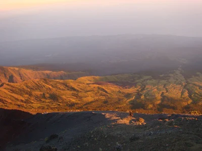 Pagi hari pukul 05, Pendakian saat menuju puncak tertinggi 3726 meter Gunung Rinjani