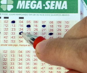 Mega-Sena acumula pela 4ª vez e pode pagar R$ 32 milhões na quarta-feira Mega-Sena acumula pela 4ª vez e pode pagar R$ 32 milhões na quarta-feira