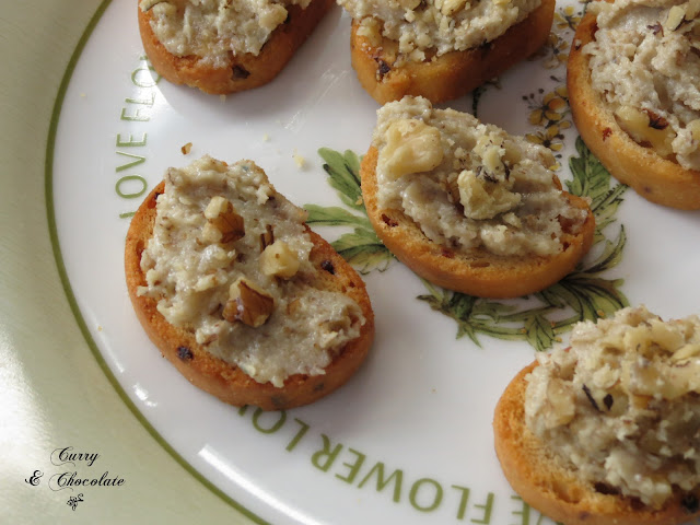 Crema de gorgonzola y nueces - Gorgonzola and walnuts spread Crema de gorgonzola y nueces - Gorgonzola and walnuts spread