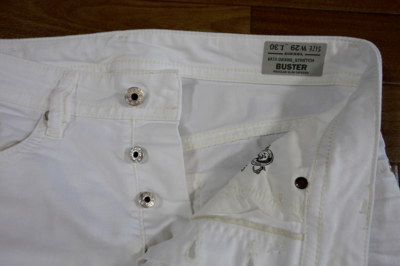 ゆるりブログ: DIESEL(ディーゼル) 久々のホワイトデニム。絶妙なラインが魅力のディーゼルBUSTERの白パンツを着こなす