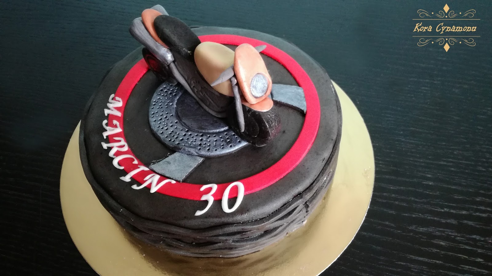 Kora Cynamonu Tort motor