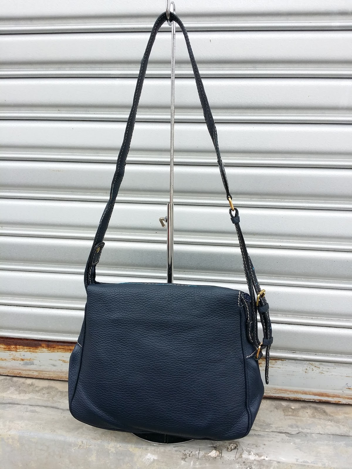d0rayakEEbaG: Authentic Celine Paris Leather Shoulder/Sling Bag(SOLD)