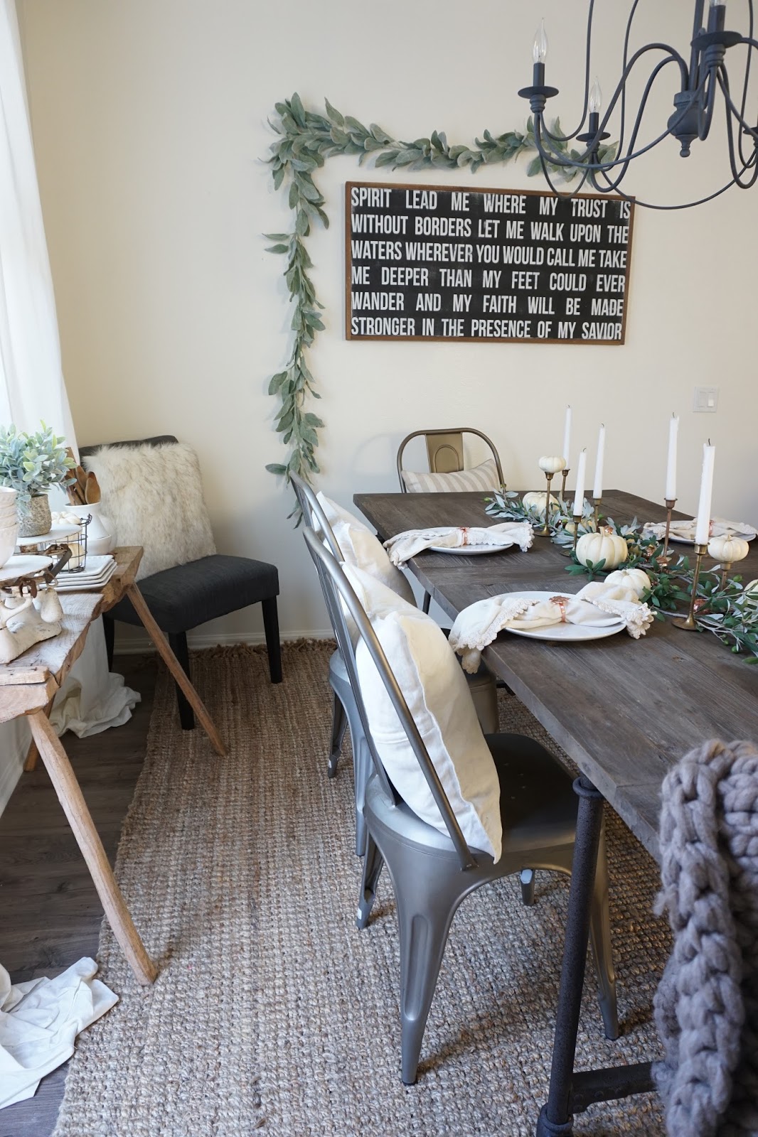 Simple Thanksgiving Table