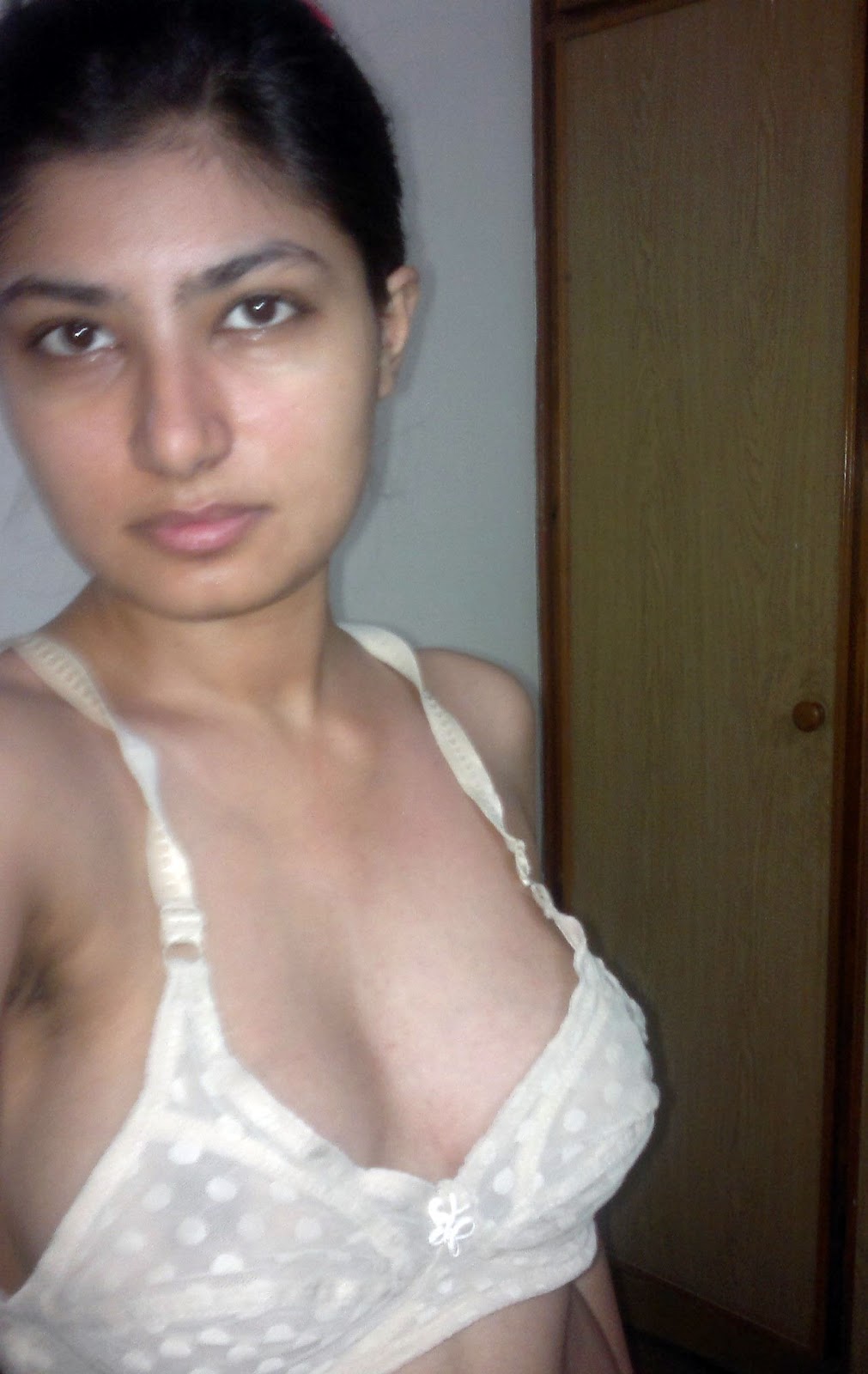 Beautiful muslim girls: desi hot masala aunties in bra