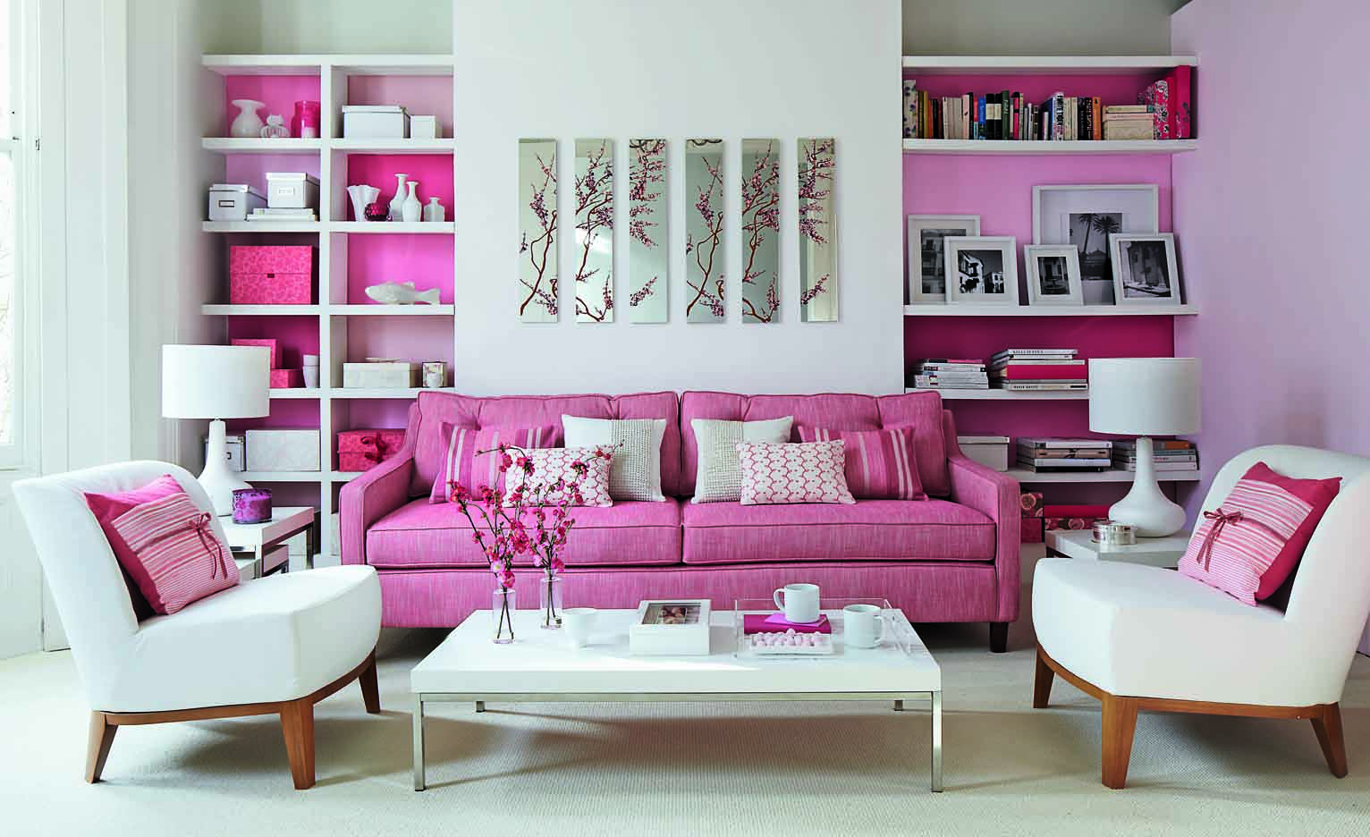 50 Dekorasi Interior Ruang Tamu Warna Pink Klasik