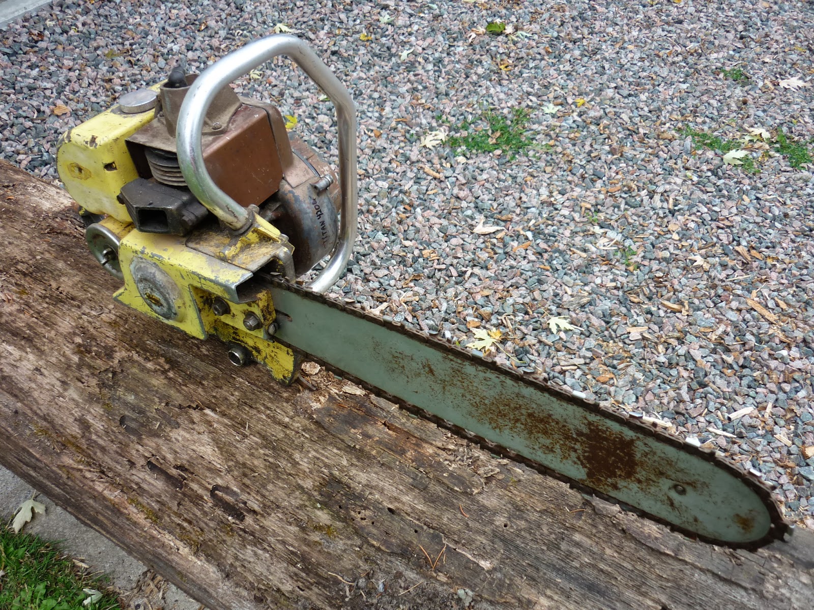 VINTAGE CHAINSAW COLLECTION TITAN 4200