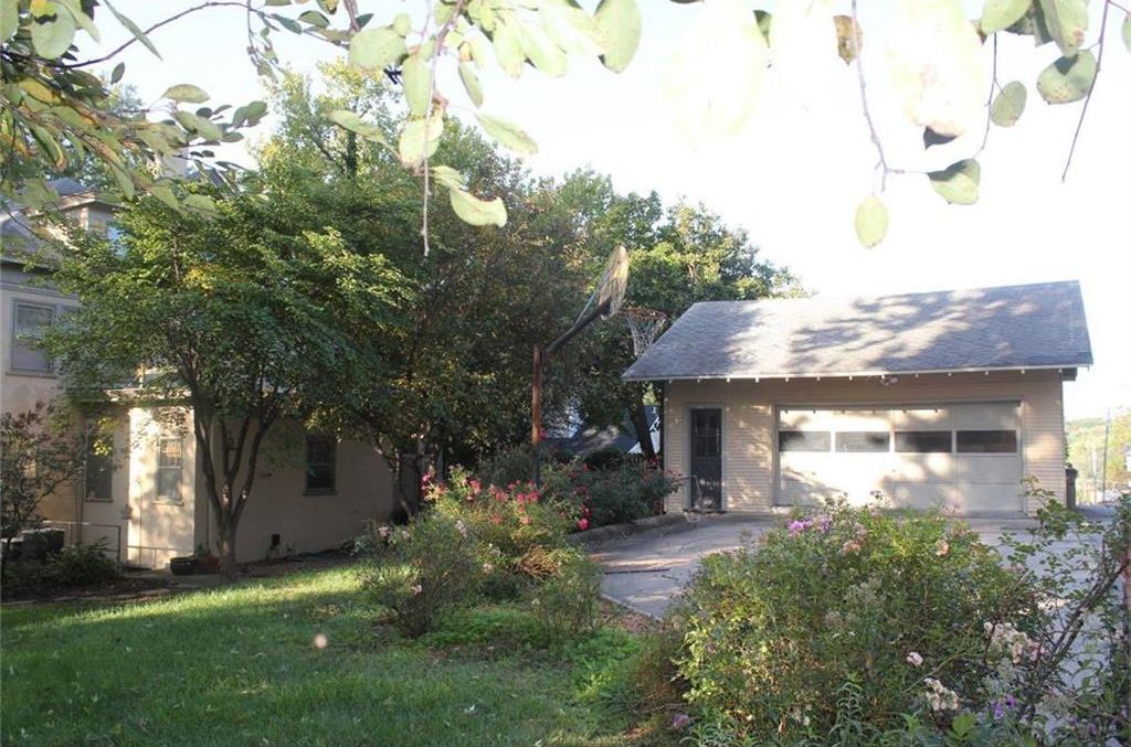 Sweet House Dreams 1876 Colonial Revival in Atchison, Kansas