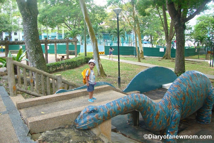 Dinosaurs in Singapore - Fu Shan Garden