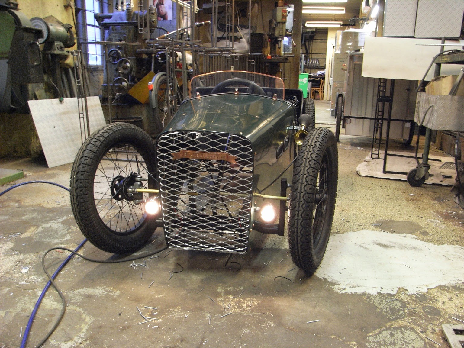 LEIKIER CYCLES AND METAL STUFF Electric hot rod car,inspiration was