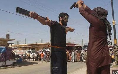 1a1a ISIS terrorists crucify spies, cut off man’s finger for stealing and throw another off the roof for being gay. (Graphic Photos)