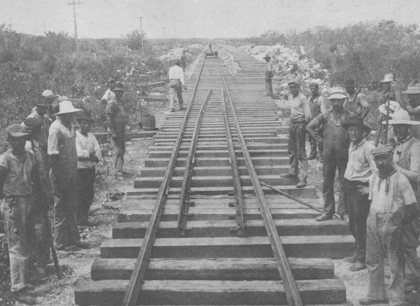 Строительство железных дорог в каком году. Железнодорожное строительство. Первые рельсовые дороги. Начало строительства железных дорог. Стройка железной дороги.