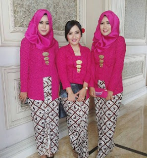 Kebaya kutu baru kombinasi rok batik panjang Kebaya kutu baru kombinasi rok batik panjang
