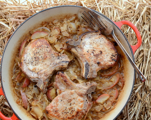 Thick Chops with Sauerkraut & Apples ♥ KitchenParade.com, a country-style skillet, easy enough for a weeknight supper, special enough for Saturday company. One of my very oldest fall recipes.