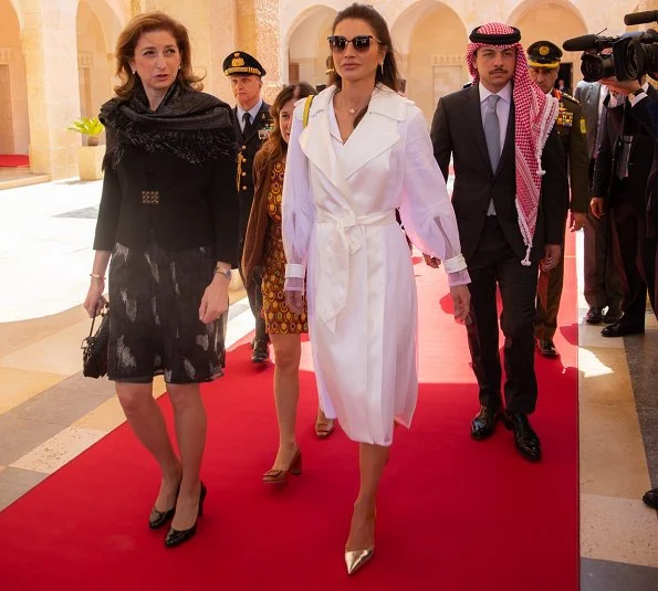 Queen Rania wore a long trench coat by Lanvin. Queen Rania wore Lanvin lacquered twill and organza long trench coat