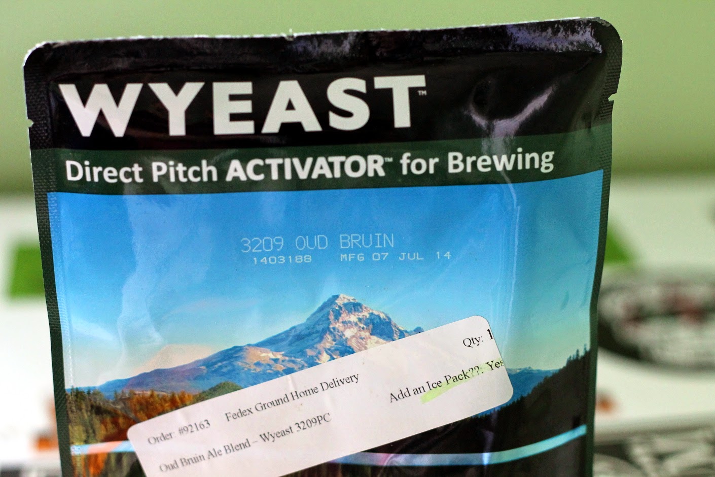 A pack of Wyeast Oud Bruin Blend.