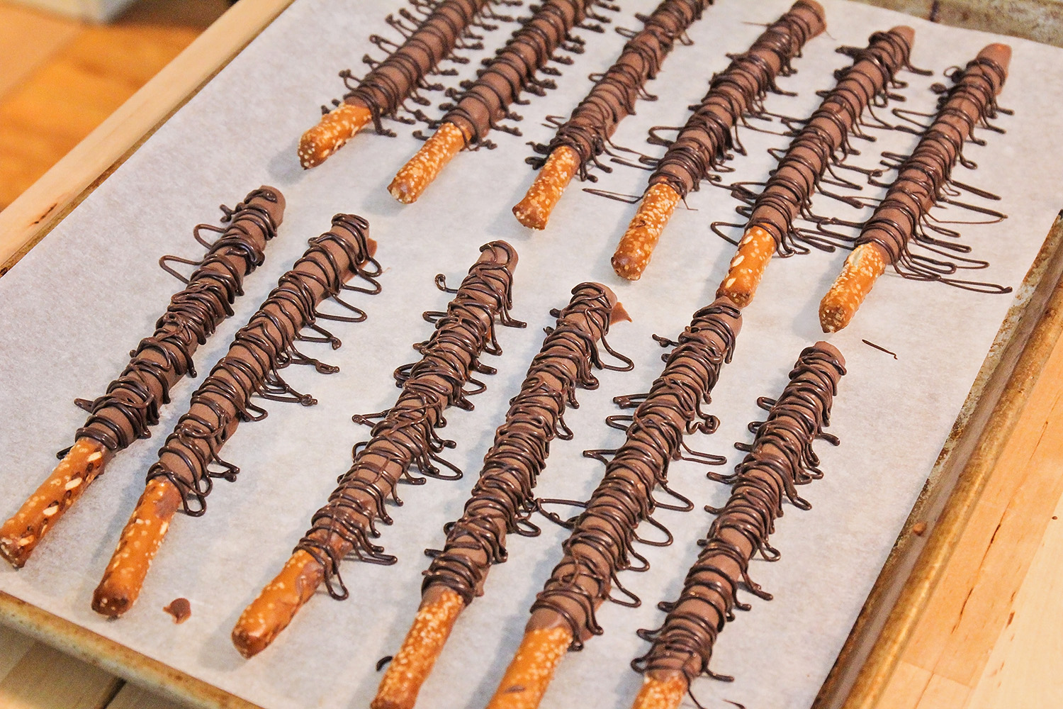 These edible wizard wands are so simple to make, and perfect for a Harry Potter party!