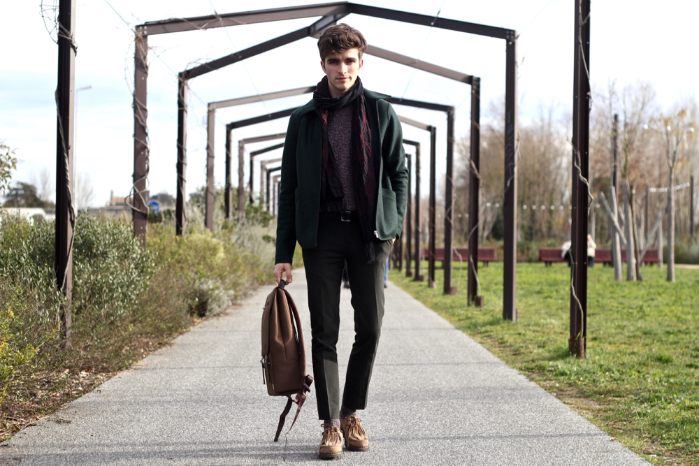 Blog-mode-style-homme-paris-bordeaux-sac-dos-moshi-batterie-externe-iphone-macbook-echarpe-dries-van-noten-veste-jacket-harris-wharf-london-racing-green-salasa-sweater-michael-parboot-bike-vintage
