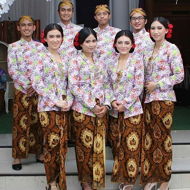 10 Model  Kebaya  Kutu  Baru  Motif Bunga Modis Cantik 