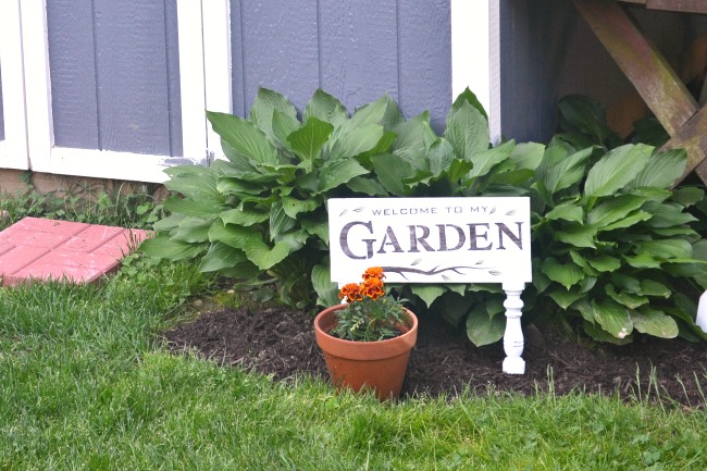A Garden Sign with Sexy Legs www.homeroad.net