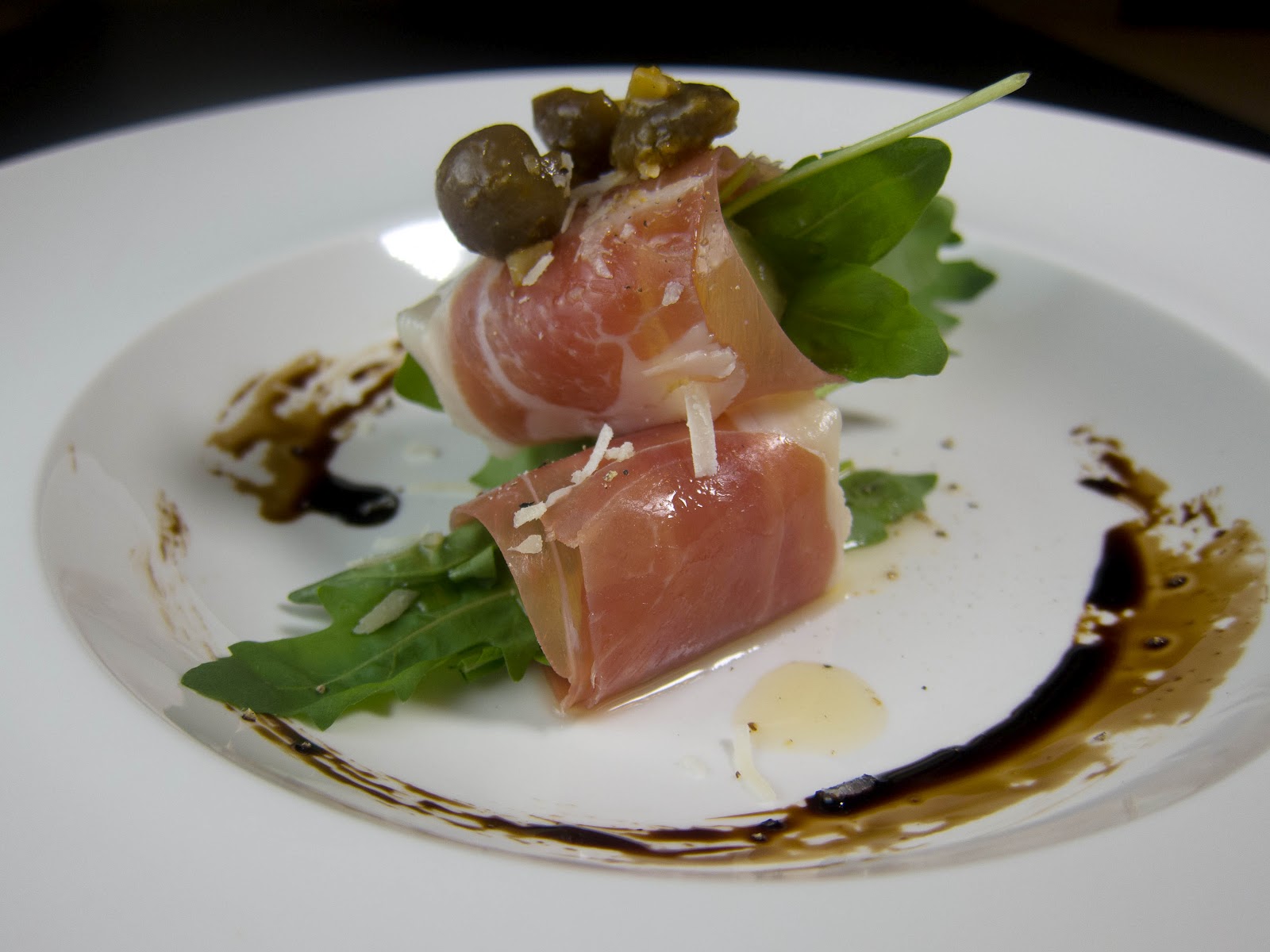 Foodmanna Parma ham & melon salad marinated with honey and truffle oil