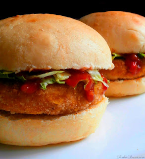Domowe Pikantne Kurczakburgery jak z McDonald's - Przepis - Słodka Strona