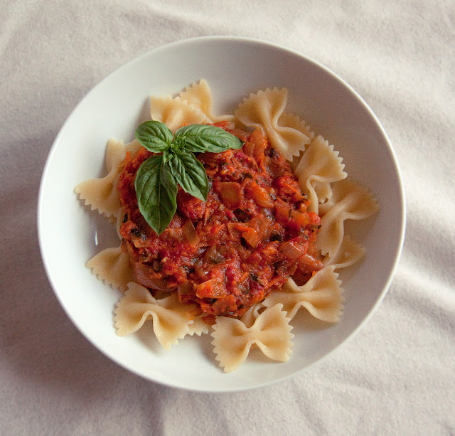 Bright July Homemade Marinara {with Garden Fresh Tomatoes}