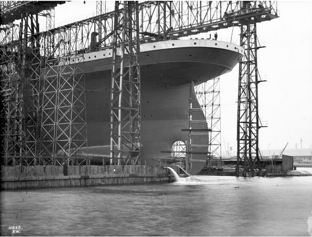 Construction Titanic old photos