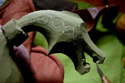 Kuksa.Carving-a-dragon-head