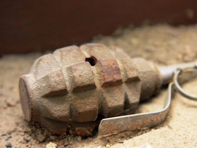 "Αδέσποτη" χειροβομβίδα βρέθηκε σε αυλή σπιτιού στη Λάρισα