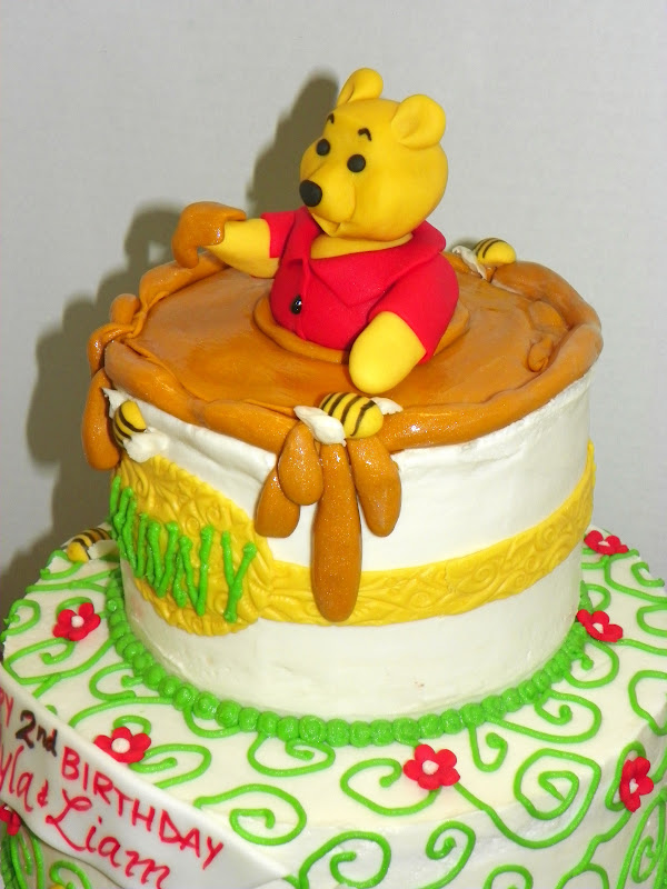 Plumeria Cake Studio Winnie the Pooh Honey Pot Cake