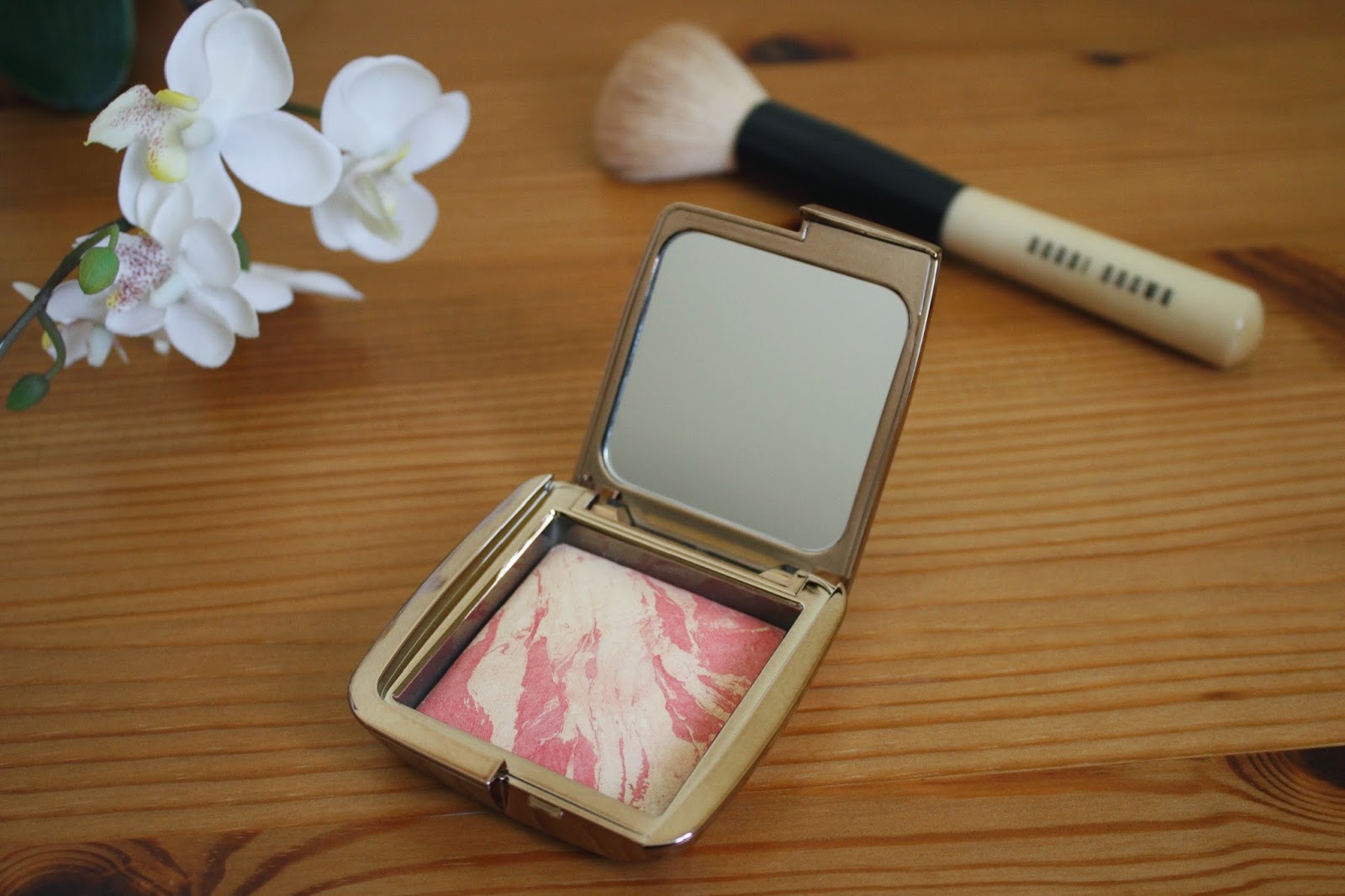 Hourglass Ambient Lighting Blush in Diffused Heat